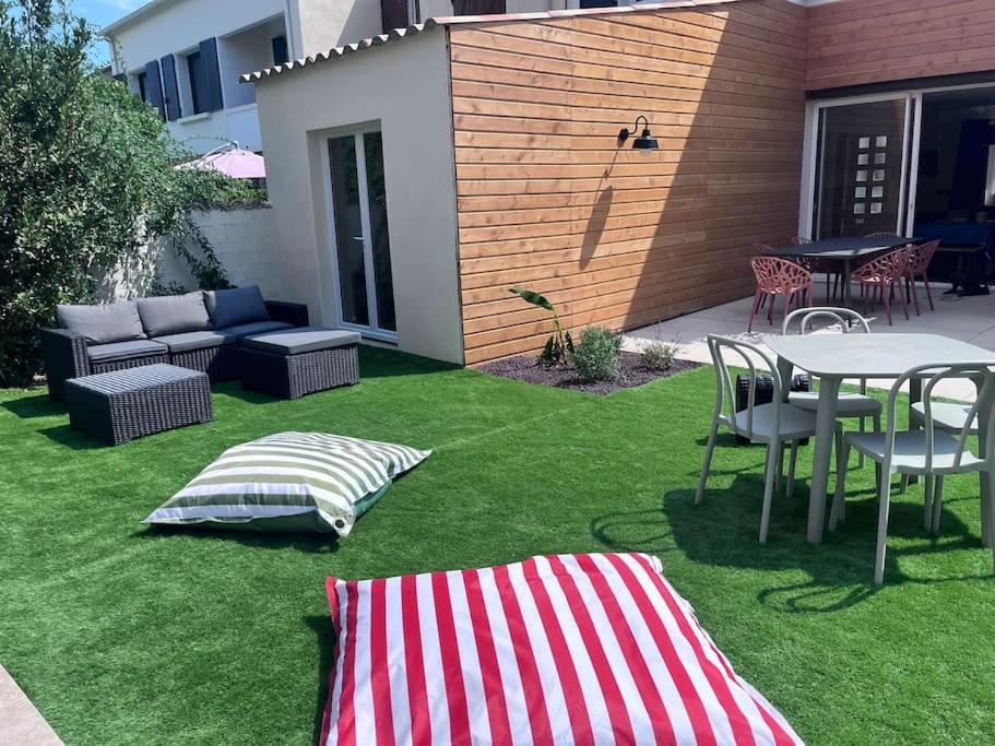 Maison Climatisee, Piscine, A 5 Minutes Des Grands Buffets ناربون المظهر الخارجي الصورة